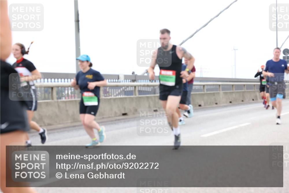 03.10.2025 - Köhlbrandbrückenlauf Lena Gebhardt http://msf.ph/oto/9202272 03.10.2025 15:48:34 Position 2  meine-sportfotos.de