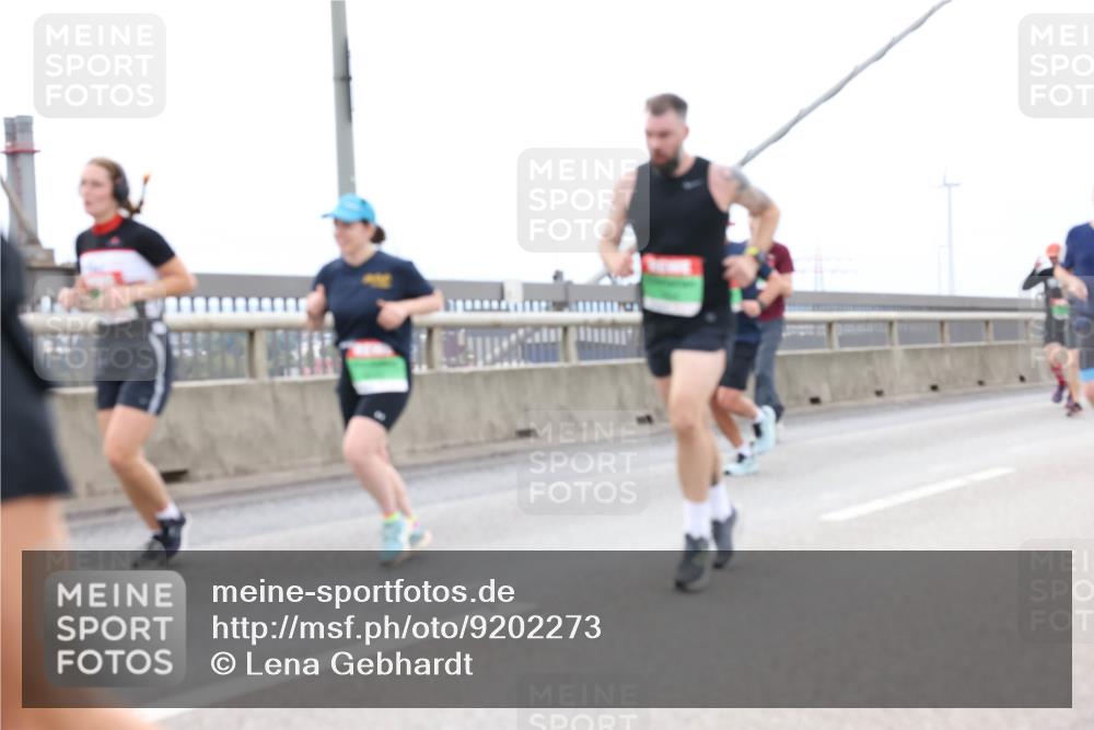 03.10.2025 - Köhlbrandbrückenlauf Lena Gebhardt http://msf.ph/oto/9202273 03.10.2025 15:48:34 Position 2  meine-sportfotos.de