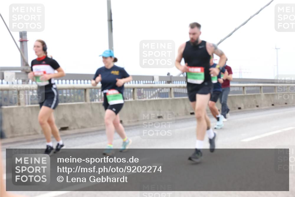 03.10.2025 - Köhlbrandbrückenlauf Lena Gebhardt http://msf.ph/oto/9202274 03.10.2025 15:48:34 Position 2  meine-sportfotos.de