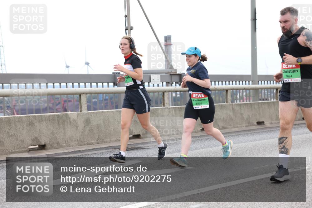03.10.2025 - Köhlbrandbrückenlauf Lena Gebhardt http://msf.ph/oto/9202275 03.10.2025 15:48:35 Position 2 8123, 7624 meine-sportfotos.de