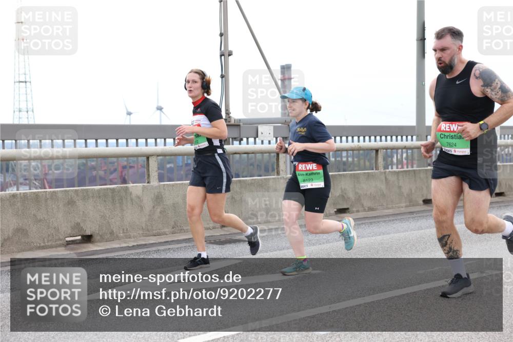 03.10.2025 - Köhlbrandbrückenlauf Lena Gebhardt http://msf.ph/oto/9202277 03.10.2025 15:48:35 Position 2 7624, 8123 meine-sportfotos.de