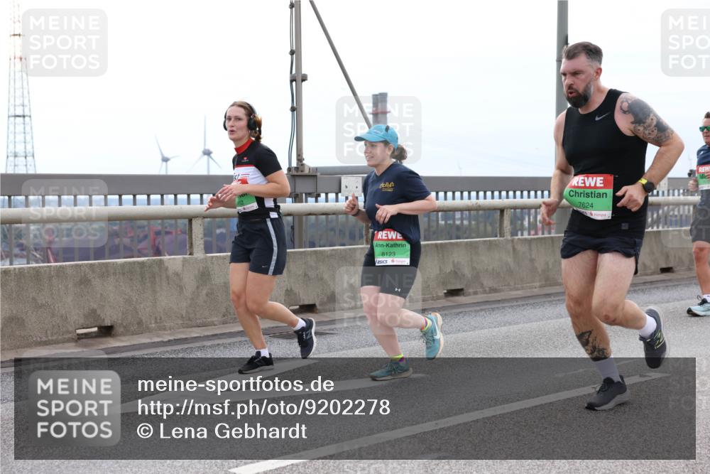 03.10.2025 - Köhlbrandbrückenlauf Lena Gebhardt http://msf.ph/oto/9202278 03.10.2025 15:48:35 Position 2 8123, 7624 meine-sportfotos.de