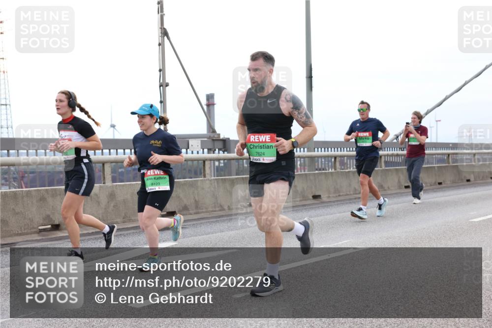 03.10.2025 - Köhlbrandbrückenlauf Lena Gebhardt http://msf.ph/oto/9202279 03.10.2025 15:48:35 Position 2 7624, 8123 meine-sportfotos.de