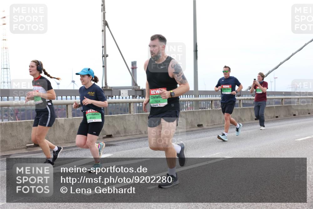 03.10.2025 - Köhlbrandbrückenlauf Lena Gebhardt http://msf.ph/oto/9202280 03.10.2025 15:48:35 Position 2 7624, 8123 meine-sportfotos.de