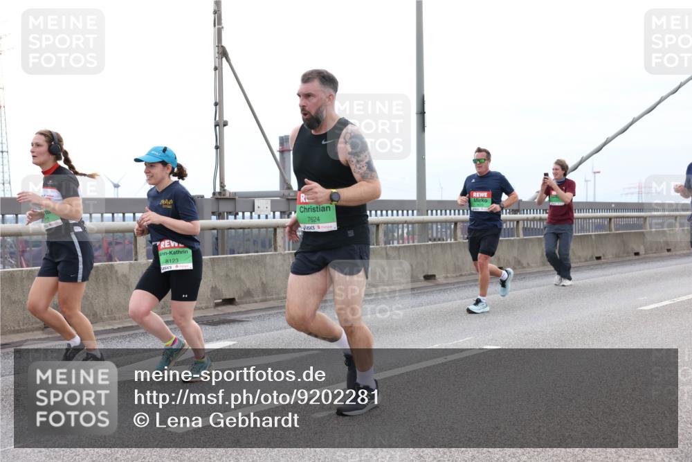 03.10.2025 - Köhlbrandbrückenlauf Lena Gebhardt http://msf.ph/oto/9202281 03.10.2025 15:48:35 Position 2 8123, 7624, 7679 meine-sportfotos.de