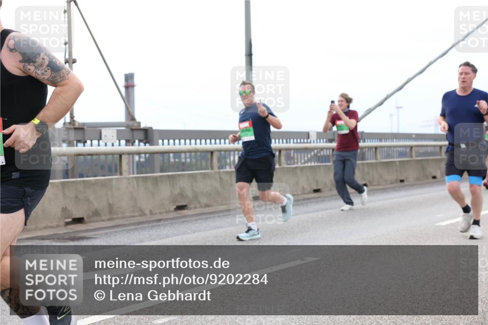 03.10.2025 - Köhlbrandbrückenlauf Lena Gebhardt http://msf.ph/oto/9202284 03.10.2025 15:48:36 Position 2  meine-sportfotos.de