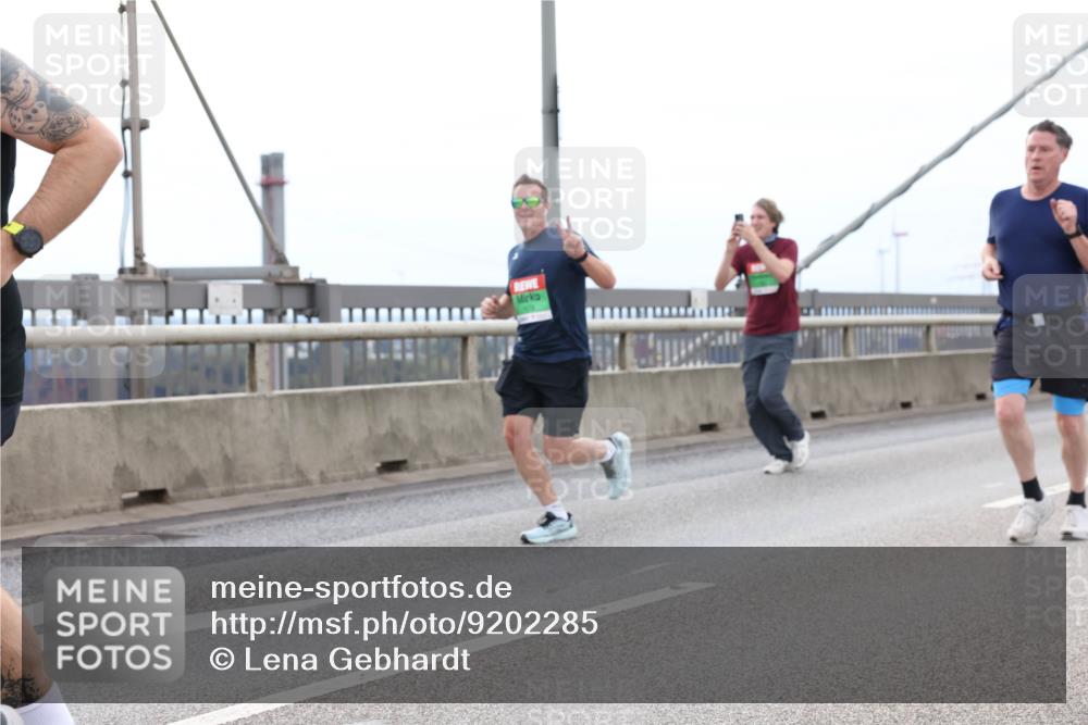 03.10.2025 - Köhlbrandbrückenlauf Lena Gebhardt http://msf.ph/oto/9202285 03.10.2025 15:48:36 Position 2  meine-sportfotos.de
