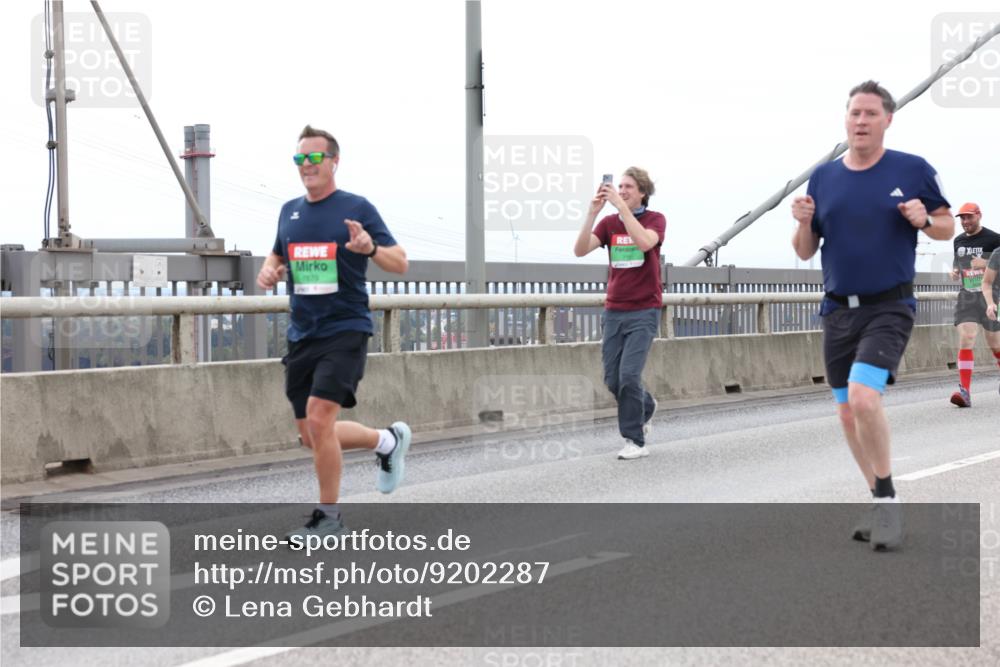 03.10.2025 - Köhlbrandbrückenlauf Lena Gebhardt http://msf.ph/oto/9202287 03.10.2025 15:48:36 Position 2  meine-sportfotos.de