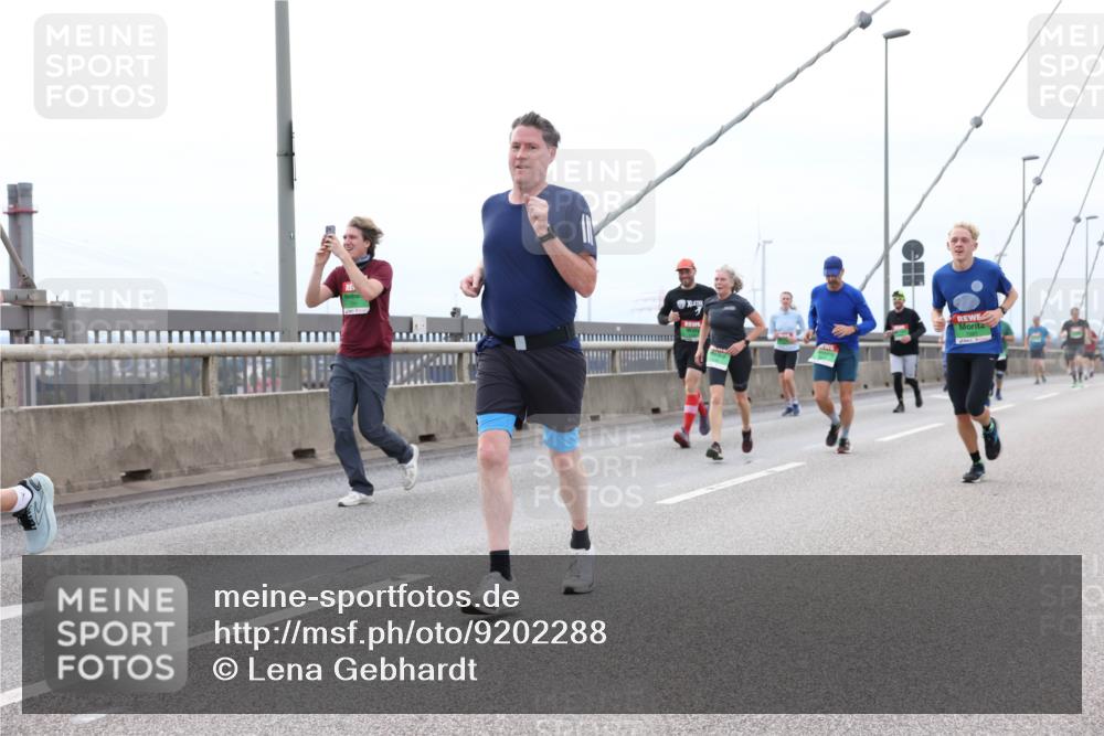 03.10.2025 - Köhlbrandbrückenlauf Lena Gebhardt http://msf.ph/oto/9202288 03.10.2025 15:48:36 Position 2 2 meine-sportfotos.de