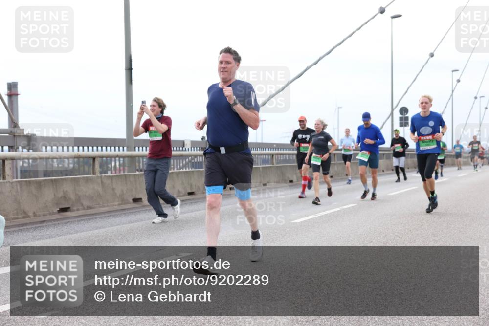 03.10.2025 - Köhlbrandbrückenlauf Lena Gebhardt http://msf.ph/oto/9202289 03.10.2025 15:48:36 Position 2  meine-sportfotos.de