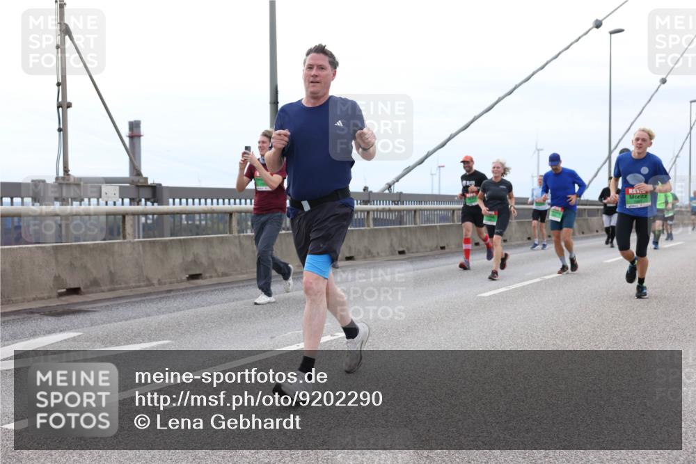 03.10.2025 - Köhlbrandbrückenlauf Lena Gebhardt http://msf.ph/oto/9202290 03.10.2025 15:48:37 Position 2  meine-sportfotos.de