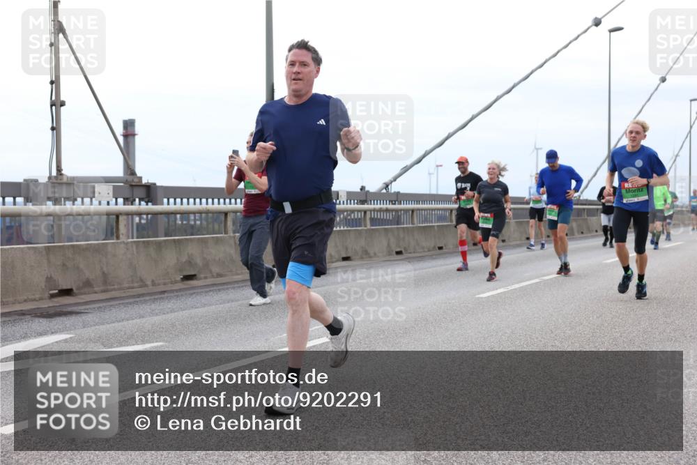 03.10.2025 - Köhlbrandbrückenlauf Lena Gebhardt http://msf.ph/oto/9202291 03.10.2025 15:48:37 Position 2  meine-sportfotos.de