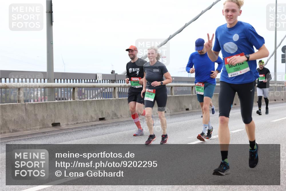 03.10.2025 - Köhlbrandbrückenlauf Lena Gebhardt http://msf.ph/oto/9202295 03.10.2025 15:48:38 Position 2 91, 7592, 7626, 7291 meine-sportfotos.de