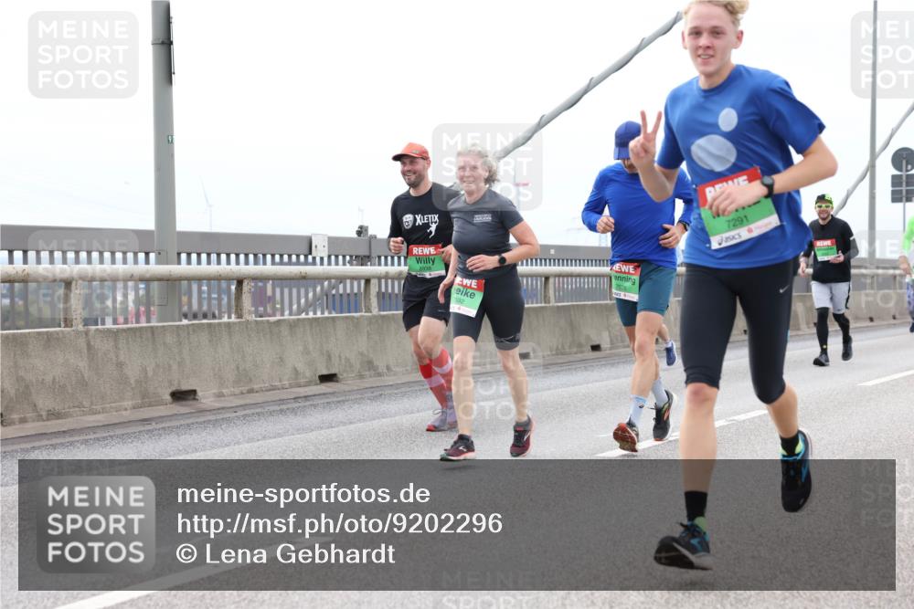 03.10.2025 - Köhlbrandbrückenlauf Lena Gebhardt http://msf.ph/oto/9202296 03.10.2025 15:48:38 Position 2 91, 8938, 592, 7626, 7291 meine-sportfotos.de