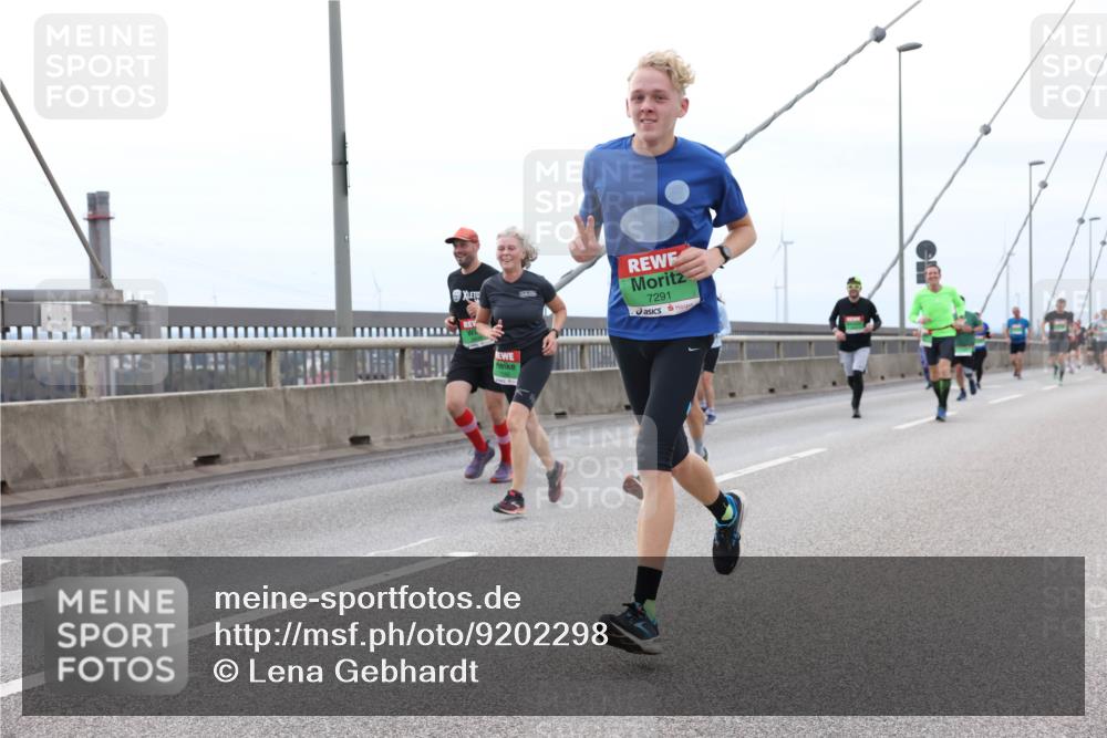 03.10.2025 - Köhlbrandbrückenlauf Lena Gebhardt http://msf.ph/oto/9202298 03.10.2025 15:48:38 Position 2 7291 meine-sportfotos.de