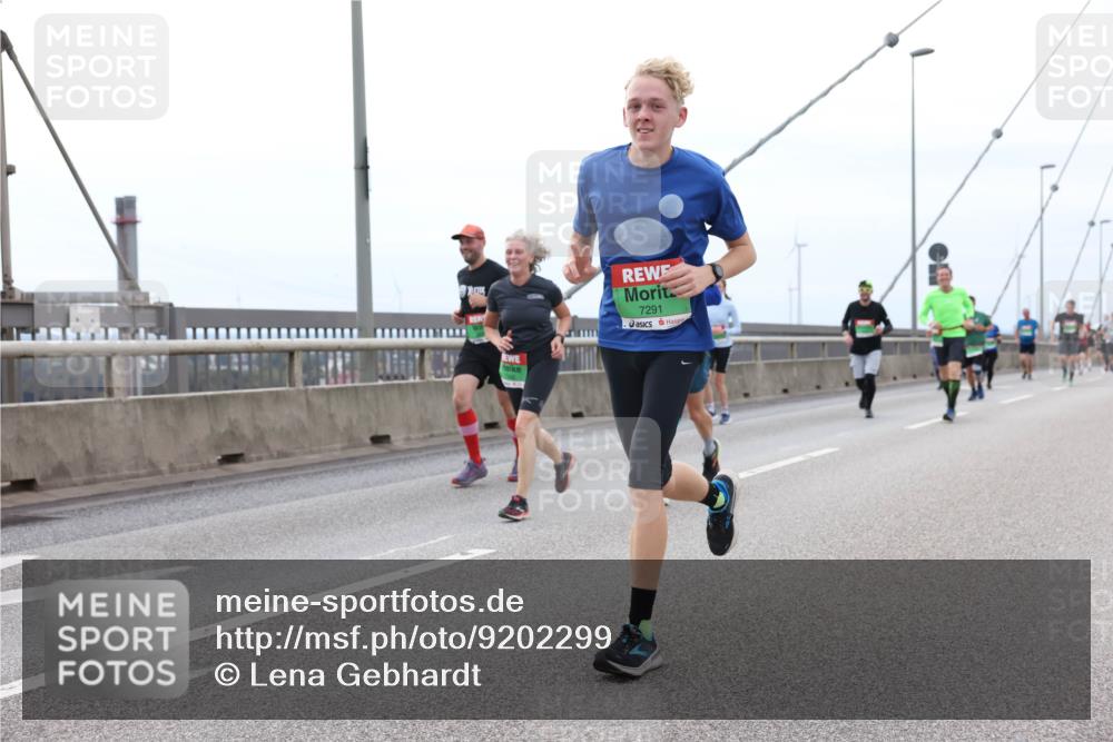 03.10.2025 - Köhlbrandbrückenlauf Lena Gebhardt http://msf.ph/oto/9202299 03.10.2025 15:48:38 Position 2 7291 meine-sportfotos.de