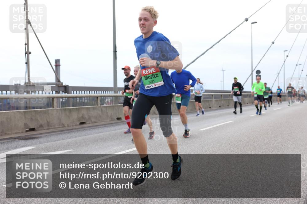 03.10.2025 - Köhlbrandbrückenlauf Lena Gebhardt http://msf.ph/oto/9202300 03.10.2025 15:48:38 Position 2 7291 meine-sportfotos.de