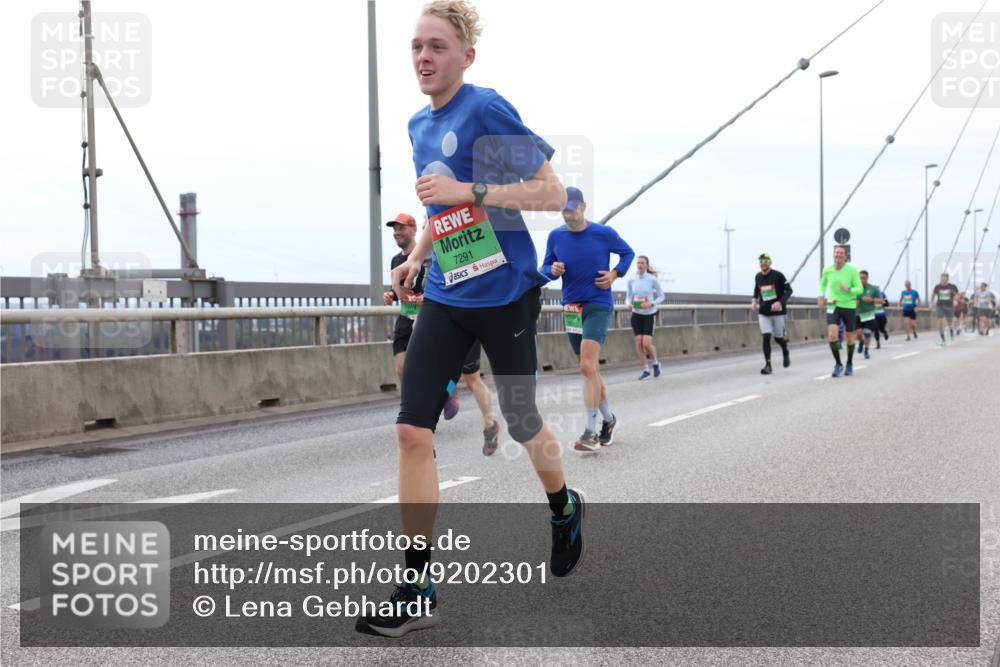 03.10.2025 - Köhlbrandbrückenlauf Lena Gebhardt http://msf.ph/oto/9202301 03.10.2025 15:48:39 Position 2 7291 meine-sportfotos.de