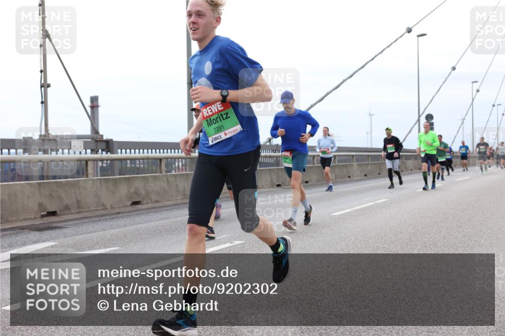 03.10.2025 - Köhlbrandbrückenlauf Lena Gebhardt http://msf.ph/oto/9202302 03.10.2025 15:48:39 Position 2 7291 meine-sportfotos.de