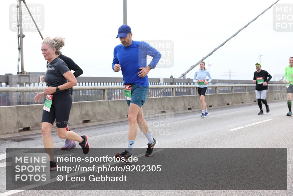 03.10.2025 - Köhlbrandbrückenlauf Lena Gebhardt http://msf.ph/oto/9202305 03.10.2025 15:48:39 Position 2 76 meine-sportfotos.de