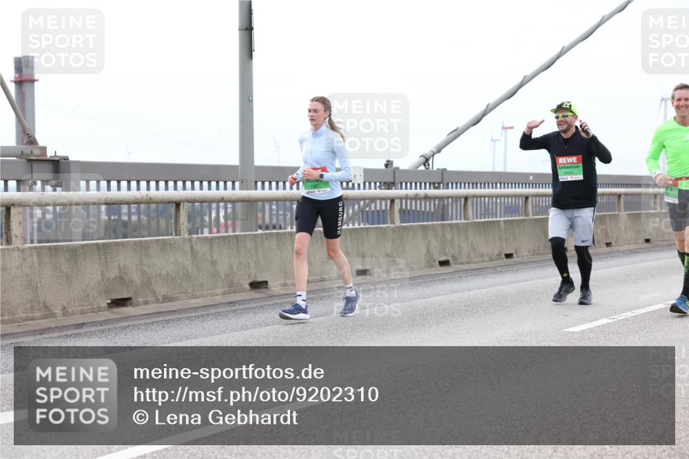 03.10.2025 - Köhlbrandbrückenlauf Lena Gebhardt http://msf.ph/oto/9202310 03.10.2025 15:48:40 Position 2 97, 962 meine-sportfotos.de