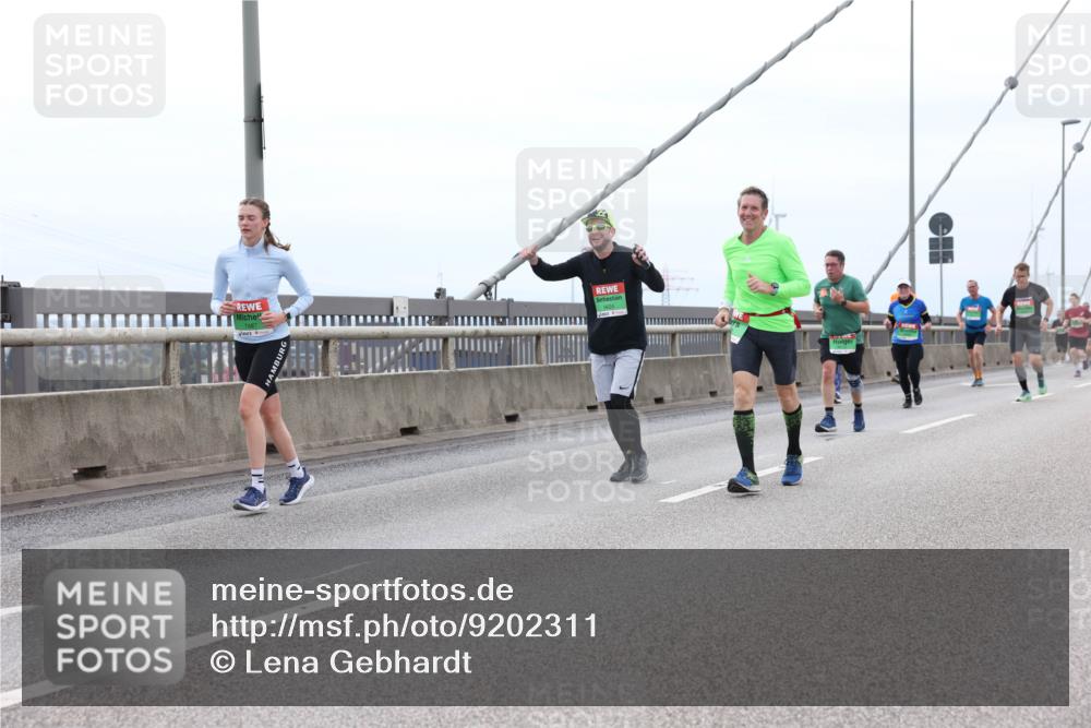 03.10.2025 - Köhlbrandbrückenlauf Lena Gebhardt http://msf.ph/oto/9202311 03.10.2025 15:48:41 Position 2  meine-sportfotos.de