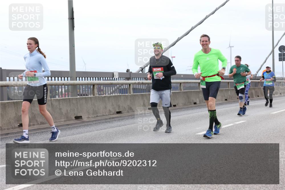 03.10.2025 - Köhlbrandbrückenlauf Lena Gebhardt http://msf.ph/oto/9202312 03.10.2025 15:48:41 Position 2  meine-sportfotos.de