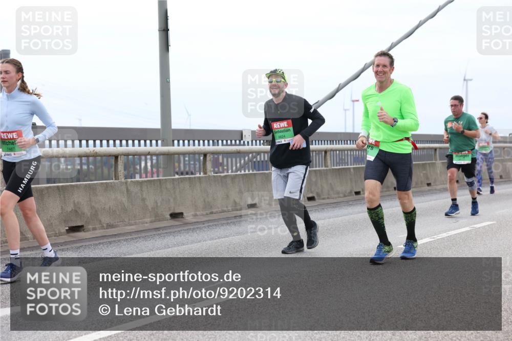 03.10.2025 - Köhlbrandbrückenlauf Lena Gebhardt http://msf.ph/oto/9202314 03.10.2025 15:48:42 Position 2 7487, 9624 meine-sportfotos.de