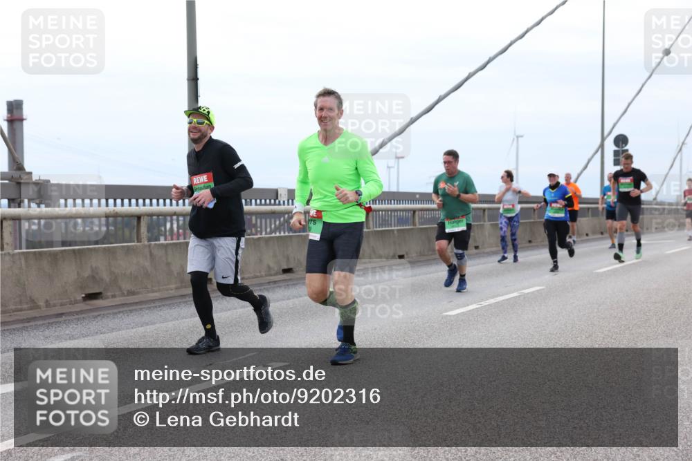 03.10.2025 - Köhlbrandbrückenlauf Lena Gebhardt http://msf.ph/oto/9202316 03.10.2025 15:48:42 Position 2  meine-sportfotos.de
