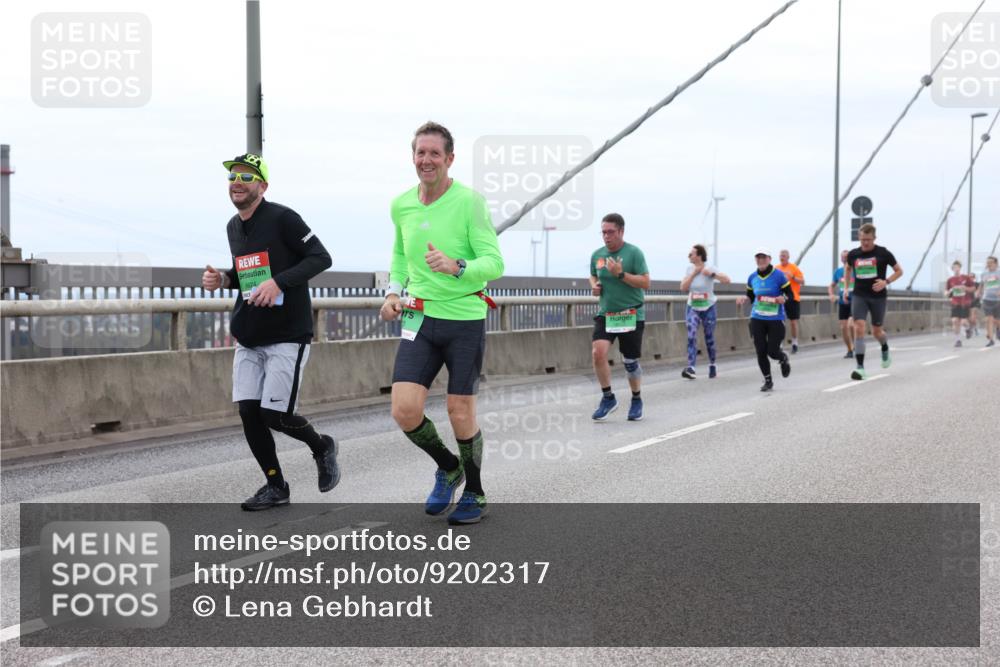 03.10.2025 - Köhlbrandbrückenlauf Lena Gebhardt http://msf.ph/oto/9202317 03.10.2025 15:48:42 Position 2  meine-sportfotos.de
