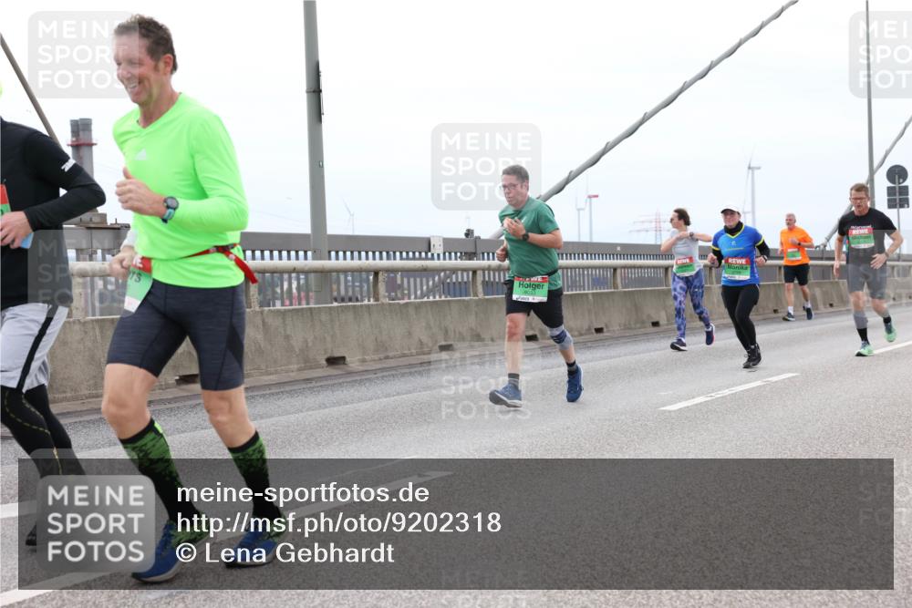 03.10.2025 - Köhlbrandbrückenlauf Lena Gebhardt http://msf.ph/oto/9202318 03.10.2025 15:48:43 Position 2 9033 meine-sportfotos.de