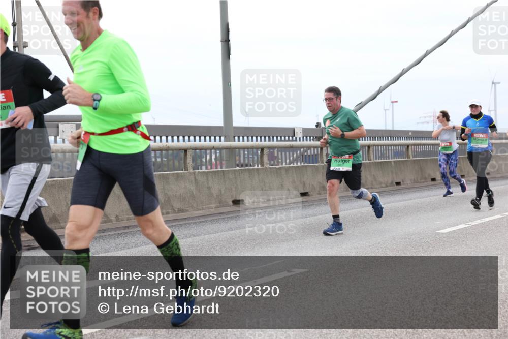 03.10.2025 - Köhlbrandbrückenlauf Lena Gebhardt http://msf.ph/oto/9202320 03.10.2025 15:48:43 Position 2 9033 meine-sportfotos.de