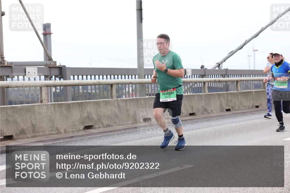 03.10.2025 - Köhlbrandbrückenlauf Lena Gebhardt http://msf.ph/oto/9202322 03.10.2025 15:48:44 Position 2 9033 meine-sportfotos.de