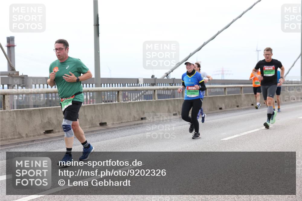 03.10.2025 - Köhlbrandbrückenlauf Lena Gebhardt http://msf.ph/oto/9202326 03.10.2025 15:48:44 Position 2 033 meine-sportfotos.de