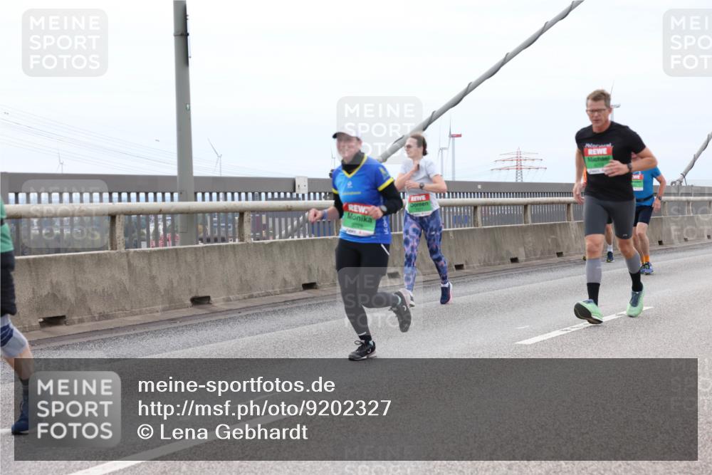 03.10.2025 - Köhlbrandbrückenlauf Lena Gebhardt http://msf.ph/oto/9202327 03.10.2025 15:48:44 Position 2  meine-sportfotos.de