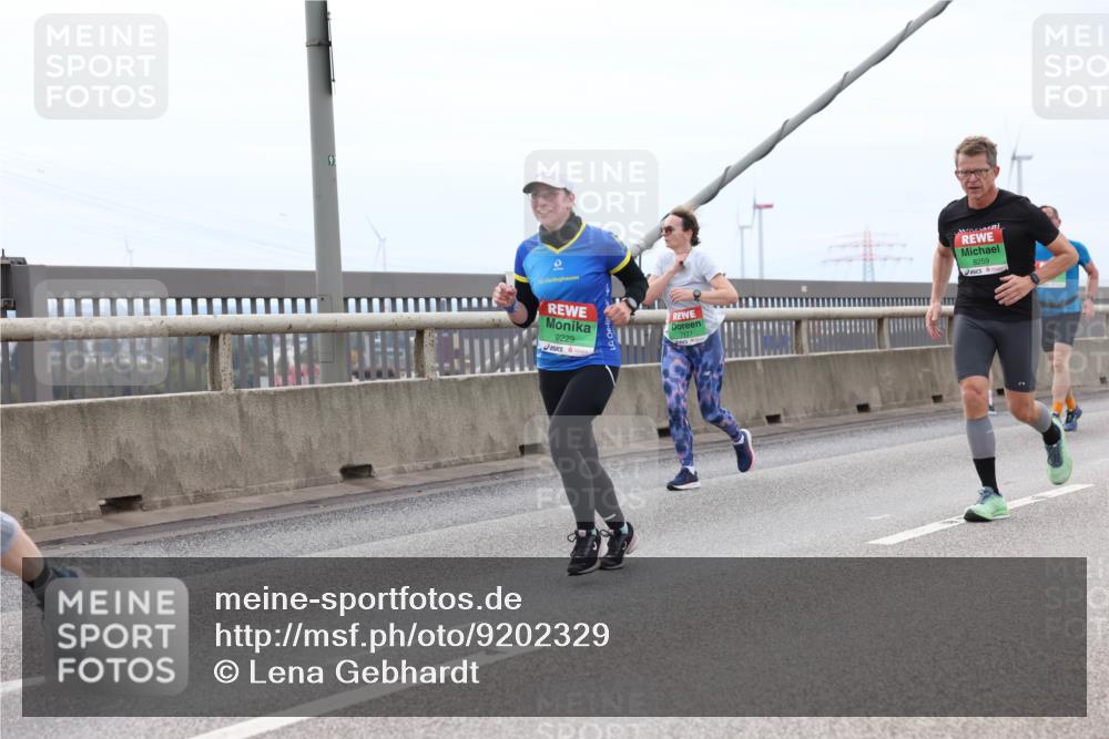 03.10.2025 - Köhlbrandbrückenlauf Lena Gebhardt http://msf.ph/oto/9202329 03.10.2025 15:48:44 Position 2 91, 7177, 8259, 9229 meine-sportfotos.de