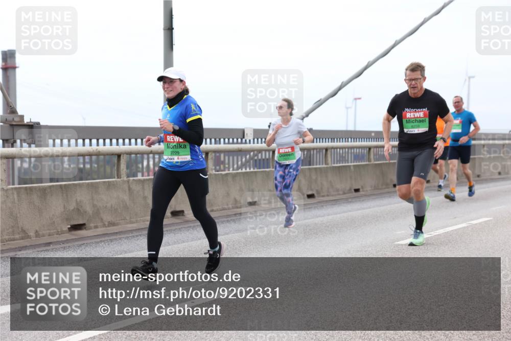 03.10.2025 - Köhlbrandbrückenlauf Lena Gebhardt http://msf.ph/oto/9202331 03.10.2025 15:48:45 Position 2 9229, 8259 meine-sportfotos.de