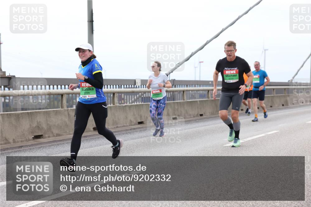 03.10.2025 - Köhlbrandbrückenlauf Lena Gebhardt http://msf.ph/oto/9202332 03.10.2025 15:48:45 Position 2 9229, 8259 meine-sportfotos.de