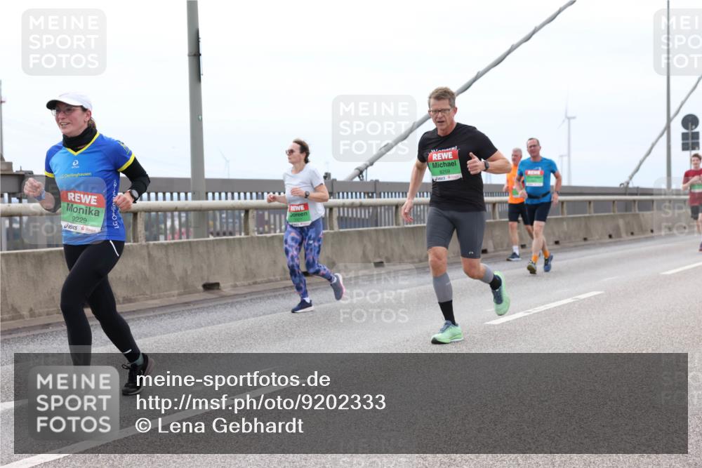 03.10.2025 - Köhlbrandbrückenlauf Lena Gebhardt http://msf.ph/oto/9202333 03.10.2025 15:48:45 Position 2 9229, 8259 meine-sportfotos.de