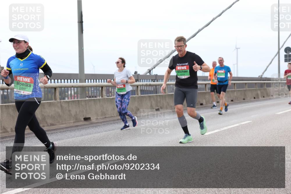 03.10.2025 - Köhlbrandbrückenlauf Lena Gebhardt http://msf.ph/oto/9202334 03.10.2025 15:48:45 Position 2 9229, 8259 meine-sportfotos.de