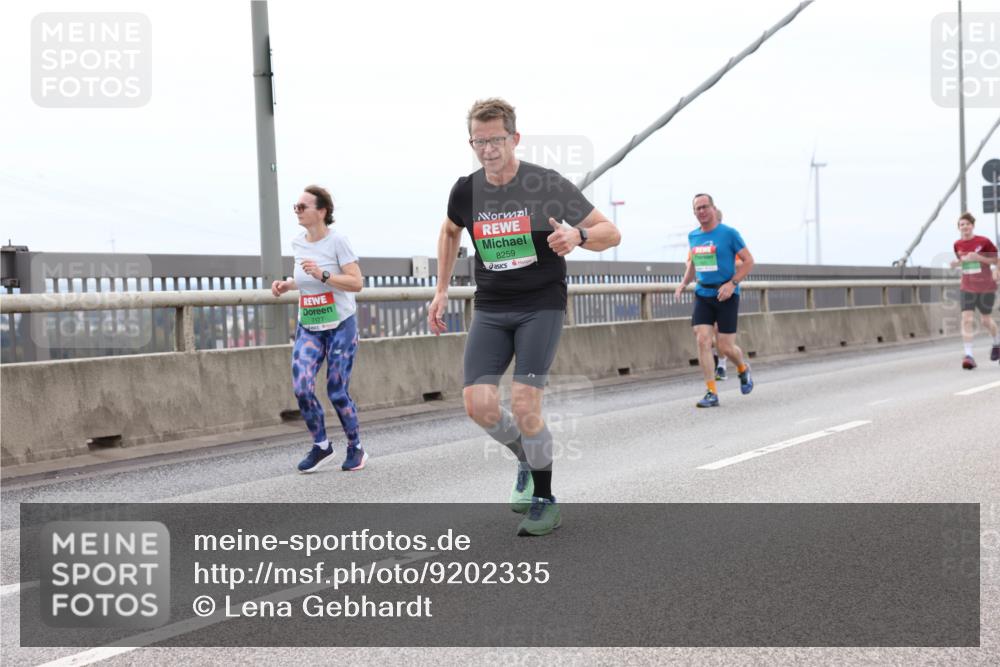03.10.2025 - Köhlbrandbrückenlauf Lena Gebhardt http://msf.ph/oto/9202335 03.10.2025 15:48:46 Position 2 7177, 8259 meine-sportfotos.de
