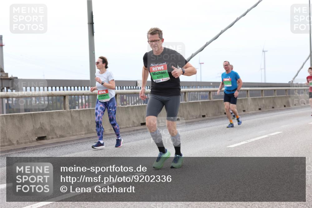 03.10.2025 - Köhlbrandbrückenlauf Lena Gebhardt http://msf.ph/oto/9202336 03.10.2025 15:48:46 Position 2 7177, 8259 meine-sportfotos.de