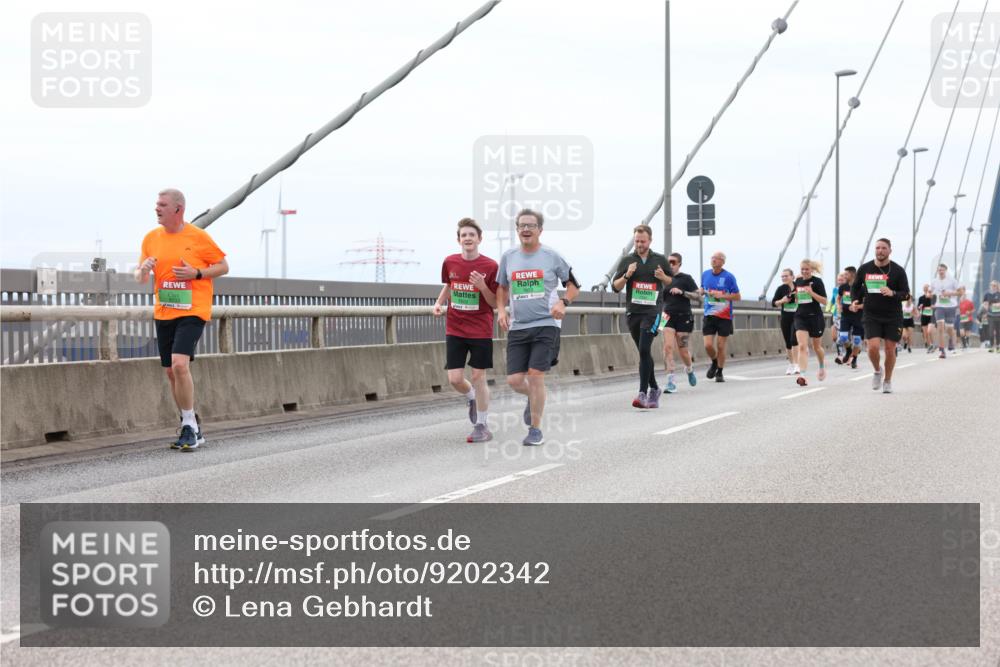 03.10.2025 - Köhlbrandbrückenlauf Lena Gebhardt http://msf.ph/oto/9202342 03.10.2025 15:48:48 Position 2  meine-sportfotos.de
