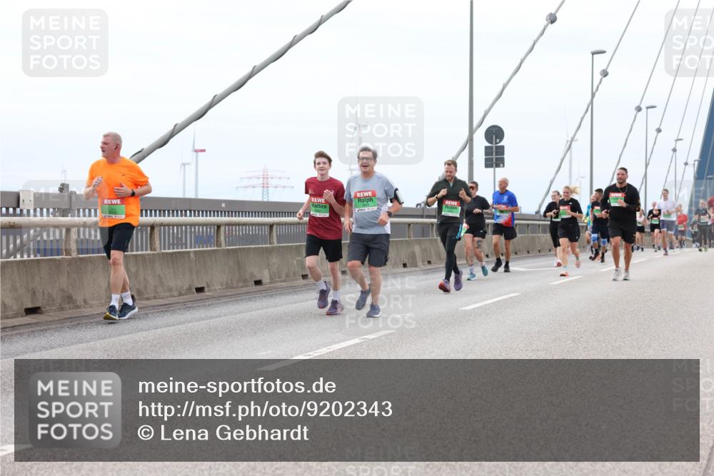03.10.2025 - Köhlbrandbrückenlauf Lena Gebhardt http://msf.ph/oto/9202343 03.10.2025 15:48:48 Position 2  meine-sportfotos.de