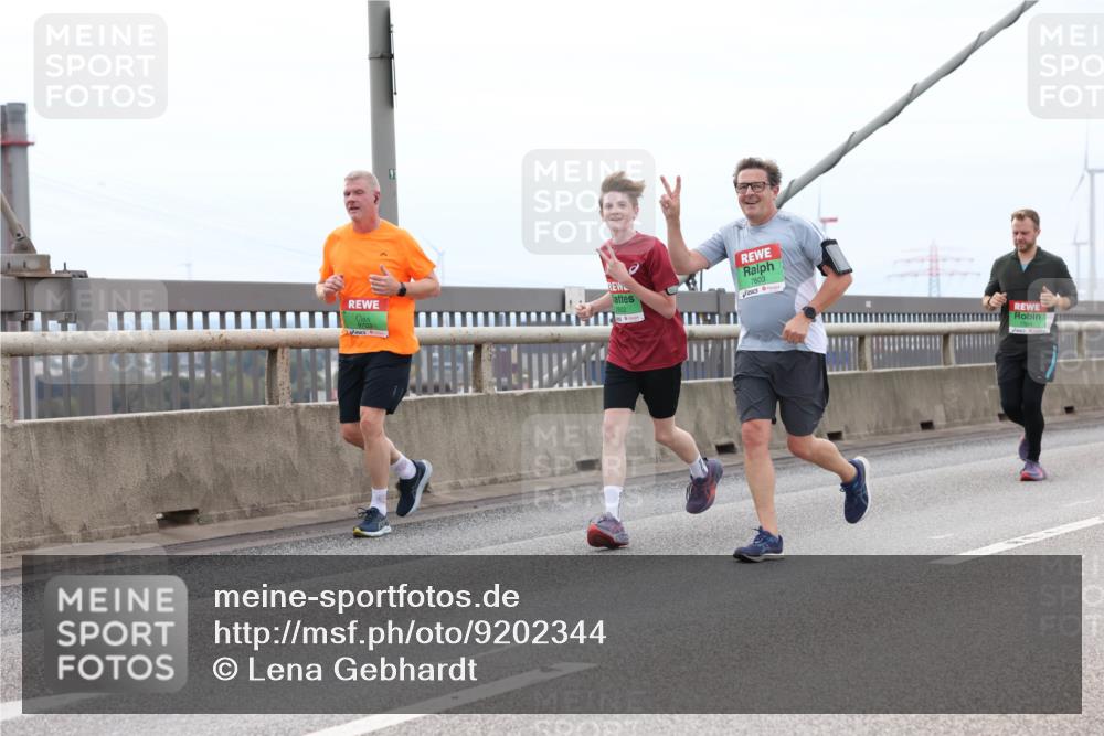 03.10.2025 - Köhlbrandbrückenlauf Lena Gebhardt http://msf.ph/oto/9202344 03.10.2025 15:48:49 Position 2 9703, 7603 meine-sportfotos.de