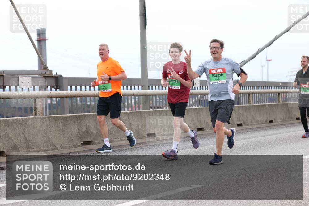 03.10.2025 - Köhlbrandbrückenlauf Lena Gebhardt http://msf.ph/oto/9202348 03.10.2025 15:48:50 Position 2 9703, 91, 7602, 7603 meine-sportfotos.de