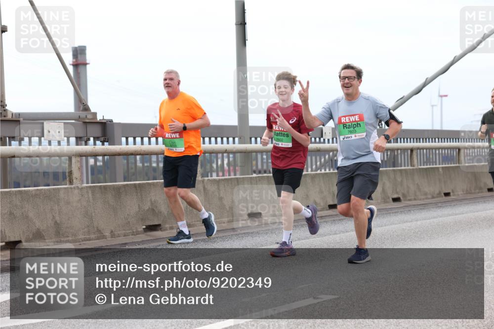 03.10.2025 - Köhlbrandbrückenlauf Lena Gebhardt http://msf.ph/oto/9202349 03.10.2025 15:48:50 Position 2 91, 9703, 7602, 7603 meine-sportfotos.de