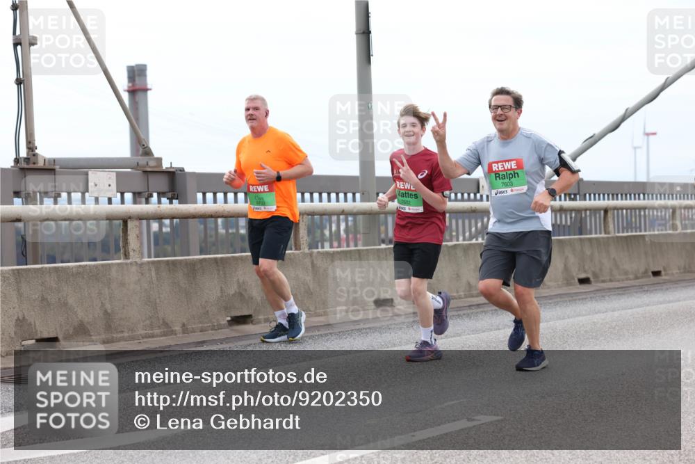 03.10.2025 - Köhlbrandbrückenlauf Lena Gebhardt http://msf.ph/oto/9202350 03.10.2025 15:48:50 Position 2 9703, 7602, 7603 meine-sportfotos.de