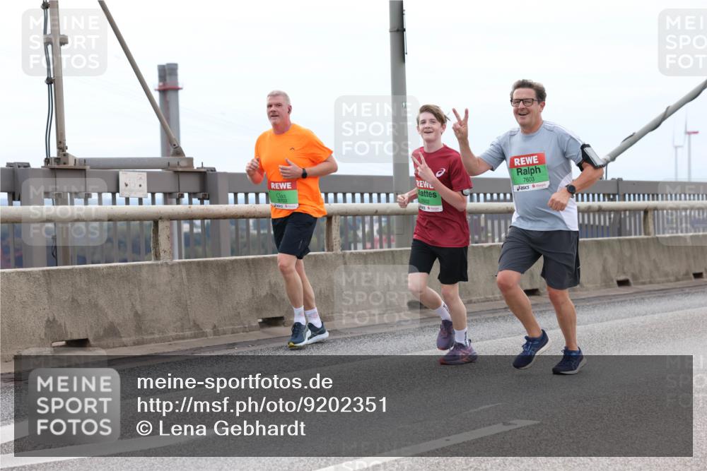03.10.2025 - Köhlbrandbrückenlauf Lena Gebhardt http://msf.ph/oto/9202351 03.10.2025 15:48:50 Position 2 9703, 7602, 7603 meine-sportfotos.de