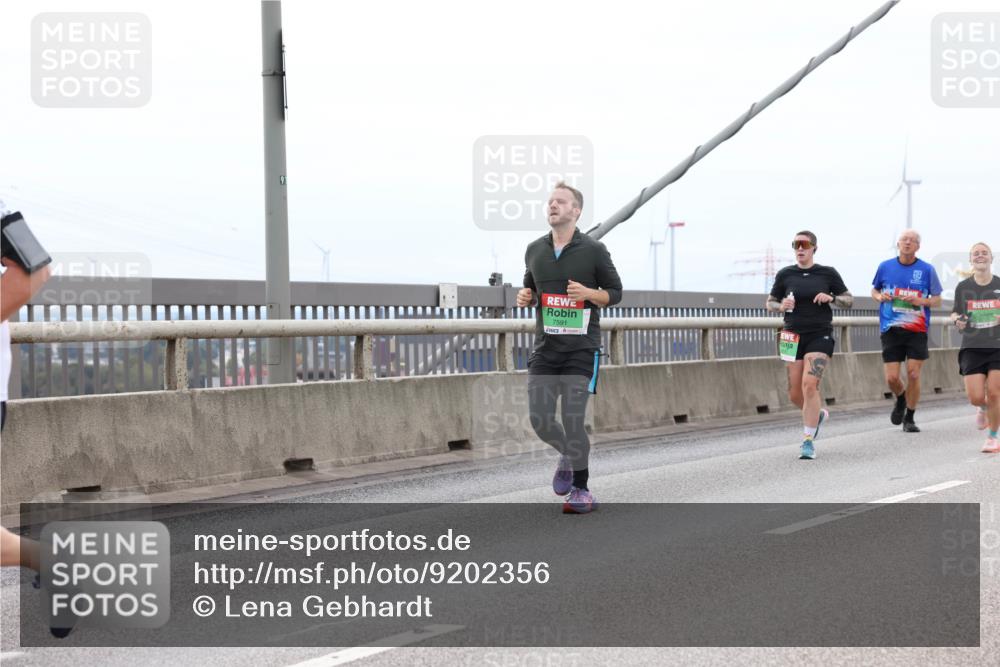 03.10.2025 - Köhlbrandbrückenlauf Lena Gebhardt http://msf.ph/oto/9202356 03.10.2025 15:48:51 Position 2 91, 7591 meine-sportfotos.de